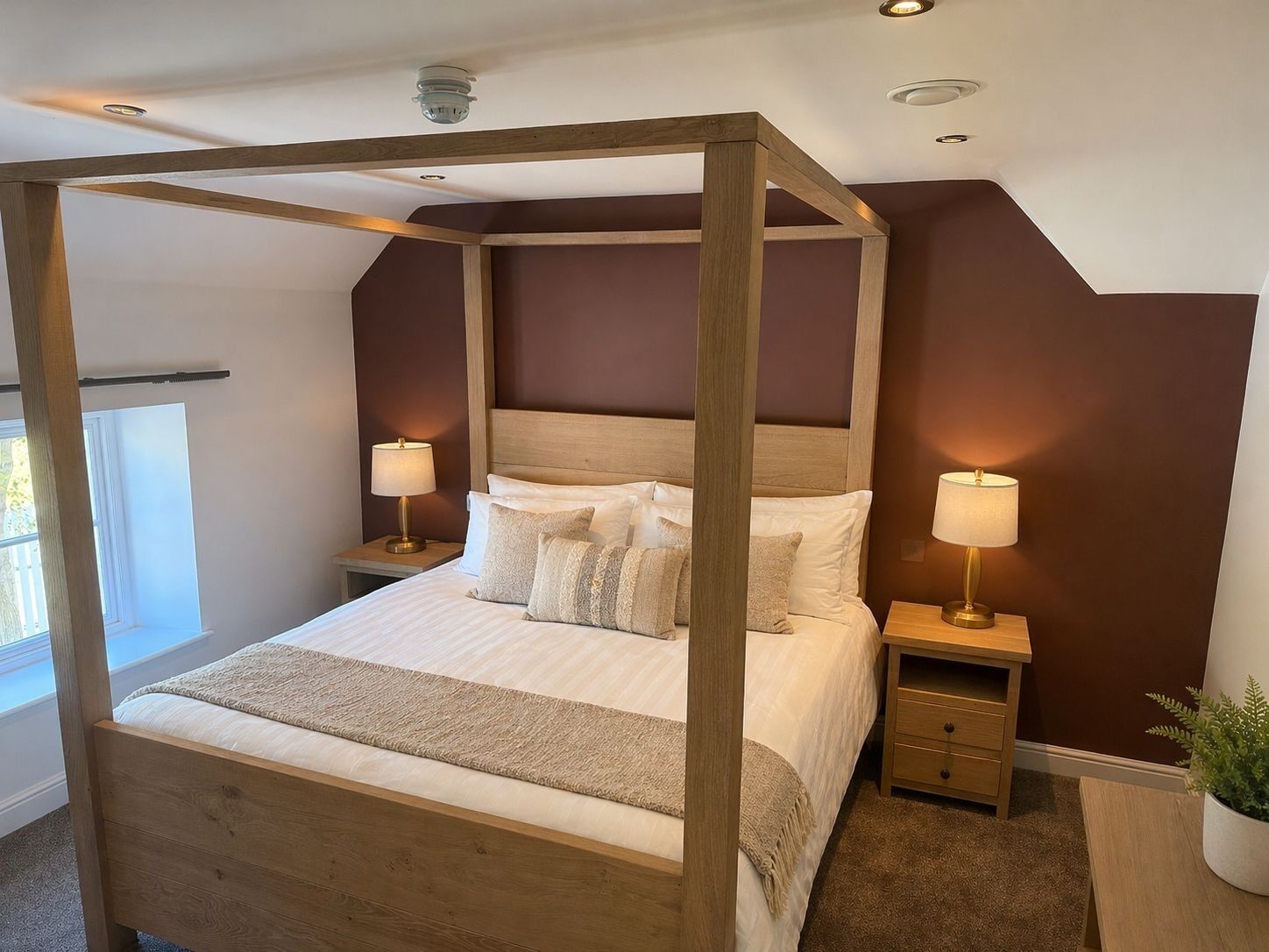 Standard Double Room, 1 King Bed | Individually decorated, individually furnished, desk, blackout curtains