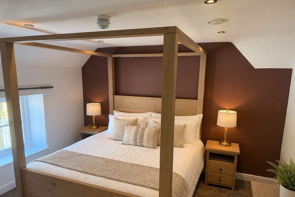 Standard Double Room, 1 King Bed | Individually decorated, individually furnished, desk, blackout drapes