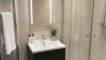 Standard Double Room, 1 King Bed | Bathroom | Shower, free toiletries, hair dryer, bathrobes