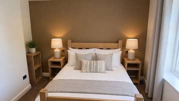 Standard Double Room, 1 King Bed | Individually decorated, individually furnished, desk, blackout drapes