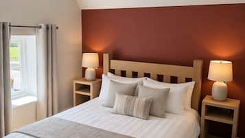 Standard Double Room, 1 King Bed | Individually decorated, individually furnished, desk, blackout drapes