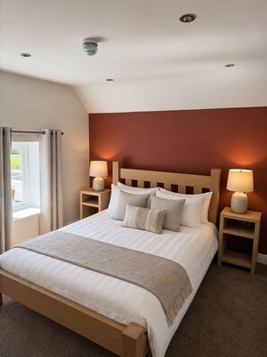 Standard-Doppelzimmer, 1 King-Bett | Individuell dekoriert, individuell eingerichtet, Schreibtisch