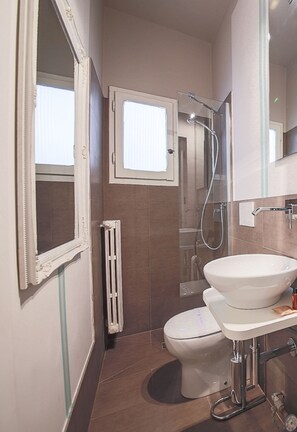 Apartment, 1 Schlafzimmer | Badezimmer | Dusche, Haartrockner, Handtücher