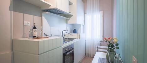 Apartment, 1 Schlafzimmer | Eigene Küche | Großer Kühlschrank, Ofen, Herdplatte, Kochgeschirr/Geschirr/Besteck