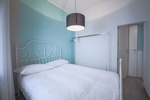 Apartment, 1 Bedroom | 1 bedroom, cribs/infant beds, free WiFi, bed sheets - Pinzochere White (Florence)