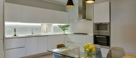 Apartment, 2 Schlafzimmer | Eigene Küche | Großer Kühlschrank, Mikrowelle, Ofen, Herdplatte