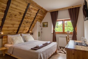 Deluxe Double Room | Premium bedding, in-room safe, desk, laptop workspace - Rustic Lodge Plitvice (Plitvicka Jezera)