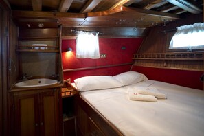 Rom – standard, 1 dobbeltseng (2 pax ) | Safe på rommet og wi-fi (inkludert)