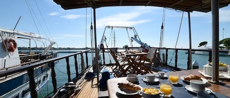 Colazione a buffet inclusa, servita tutte le mattine