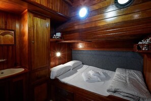 Superior kamer, 1 queensize bed (2 pax ) | Een kluis op de kamer, gratis wifi