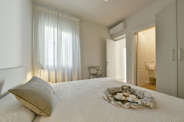 Apartment, 3 Bedrooms, Terrace | 3 bedrooms, iron/ironing board, cribs/infant beds, free WiFi