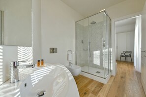 Appartement, 3 chambres, terrasse | Salle de bain