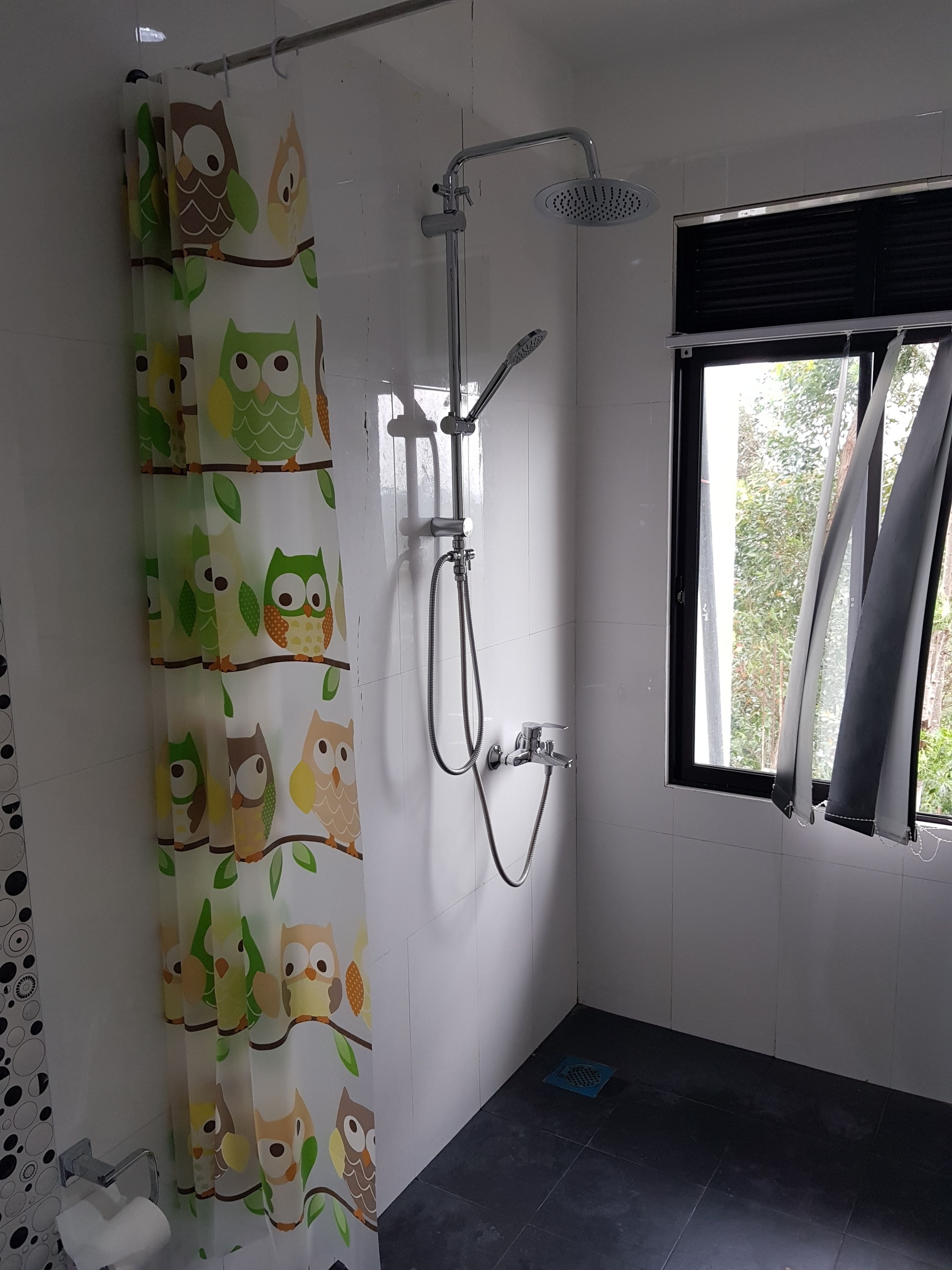 Family Room, Multiple Beds, Mountain View | Bathroom shower