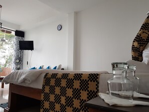 Habitación doble Deluxe, balcón, vista a la montaña | 1 habitación, escritorio, cortinas blackout y wifi gratis