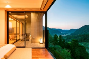 Habitación (OUSHUKU SUITE, New Wing) | Caja fuerte, escritorio, wifi gratis y ropa de cama