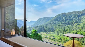 ุฎุฒูุฉ ุฏุงุฎู ุงูุบุฑูุฉ ูู
ูุชุจ ููุงู ูุงู ู
ุฌุงููุง ูู
ูุงุกุงุช ุฃุณุฑูุฉ