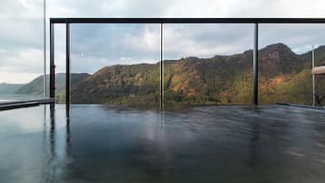 In-room safe, desk, free WiFi, bed sheets