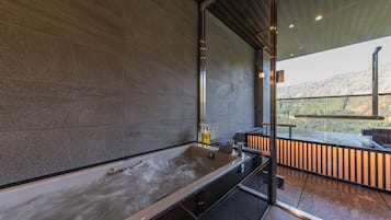 Baignoire et douche séparées, articles de toilette gratuits