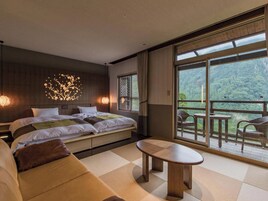 Cofres nos quartos, escrivaninha, Wi-Fi de cortesia, roupa de cama