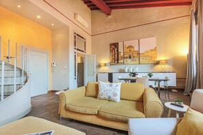 Appartamento, 2 camere da letto | Area soggiorno | TV a schermo piatto