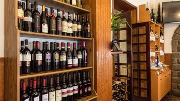 Mittagessen und Abendessen, lokale Küche