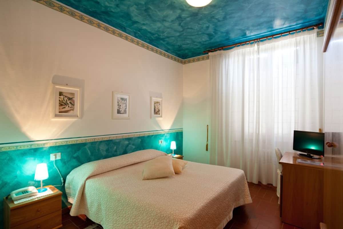 Double or Twin Room | Minibar, in-room safe, desk, cribs/infant beds