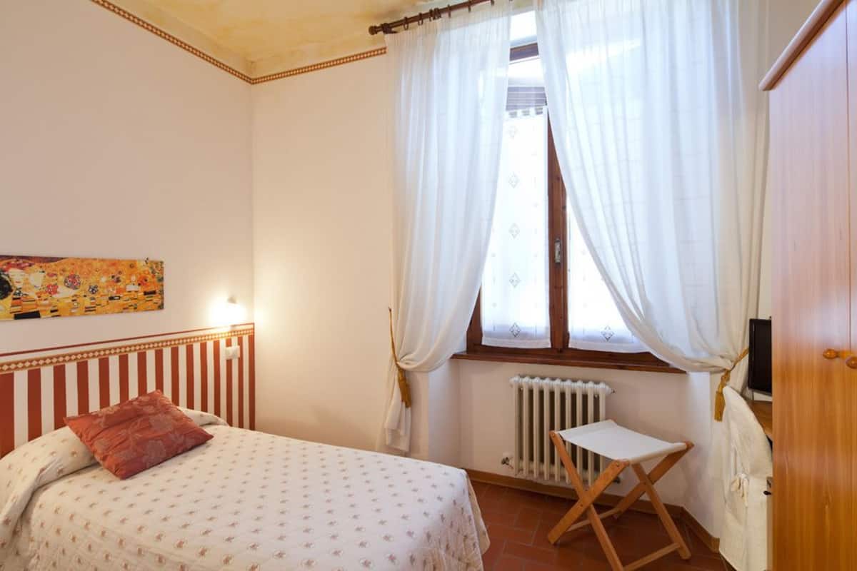 Single Room | Minibar, in-room safe, desk, cribs (surcharge)