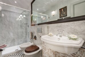Apartment, 2 Bedrooms | Bathroom
