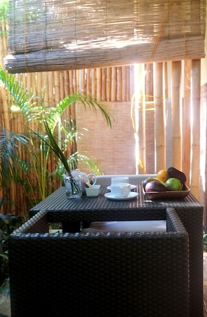 ํ
๋ผ์ค/ํํฐ์ค