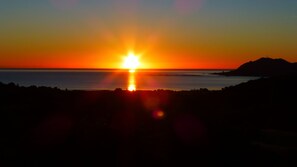 2 bedrooms, blackout drapes