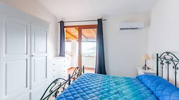 Classic Studio (5, 8) | Blackout curtains