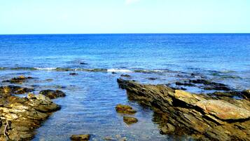 Pantai berhampiran