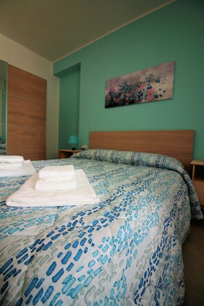 Quarto casal clássico | 1 quarto, cofres nos quartos, escrivaninha, quartos à prova de som