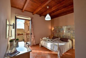 Decoración personalizada, muebles diferentes y escritorio