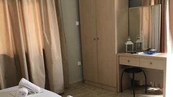 Studio | Iron/ironing board, free WiFi, bed sheets