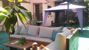 Property grounds - Villa Yanna Studios (Aristotelis)