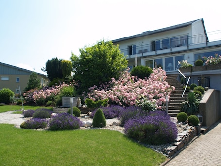 Front of property. Weingut Pension Bastian