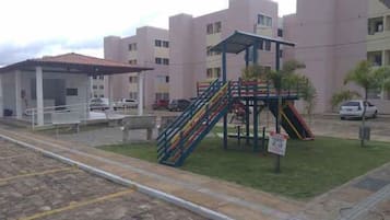 Área de juegos infantiles al aire libre