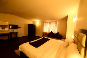 Superior Double Room, Terrace, City View | Desk, iron/ironing board, rollaway beds, free WiFi - Hotel Aksa Srinagar (Srinagar)