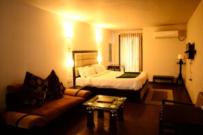 Desk, iron/ironing board, rollaway beds, free WiFi - Hotel Aksa Srinagar (Srinagar)