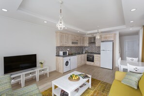 Apartment, 2 Bedrooms | Private kitchenette