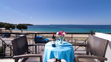 Family House, 3 Bedrooms, Beach View, Beachfront | Balcony