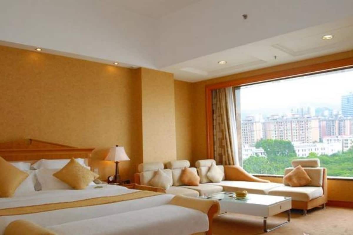 Minibar, in-room safe, desk, blackout curtains