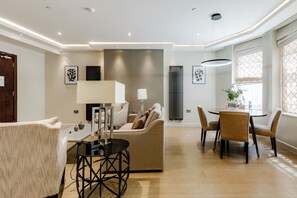 Lounge - High Street Kensington Apartments  (London)