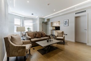 Elite Apartment, Private Bathroom, City View | Lounge - High Street Kensington Apartments  (London)