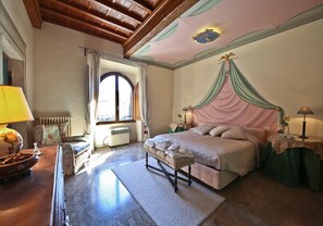 Deluxe-Apartment, 1 Schlafzimmer | 1 Schlafzimmer, Bügeleisen/Bügelbrett, kostenloses WLAN, Bettwäsche