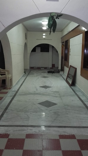 Free self-parking - Anjani Mansion Guest House (Hyderabad)