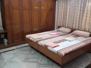 Executive Single Room, 1 Bedroom, Smoking - Anjani Mansion Guest House (Hyderabad)
