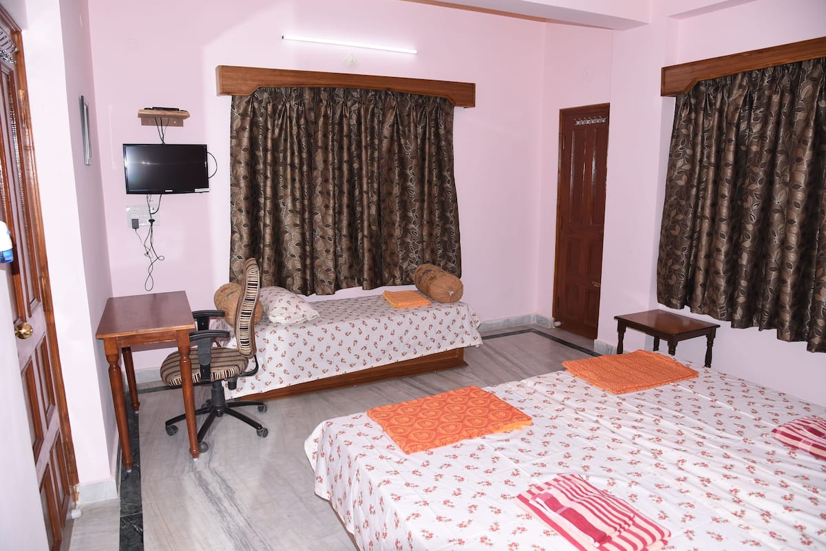Luxury Triple Room, 3 Twin Beds | 1 bedroom, Egyptian cotton sheets, premium bedding