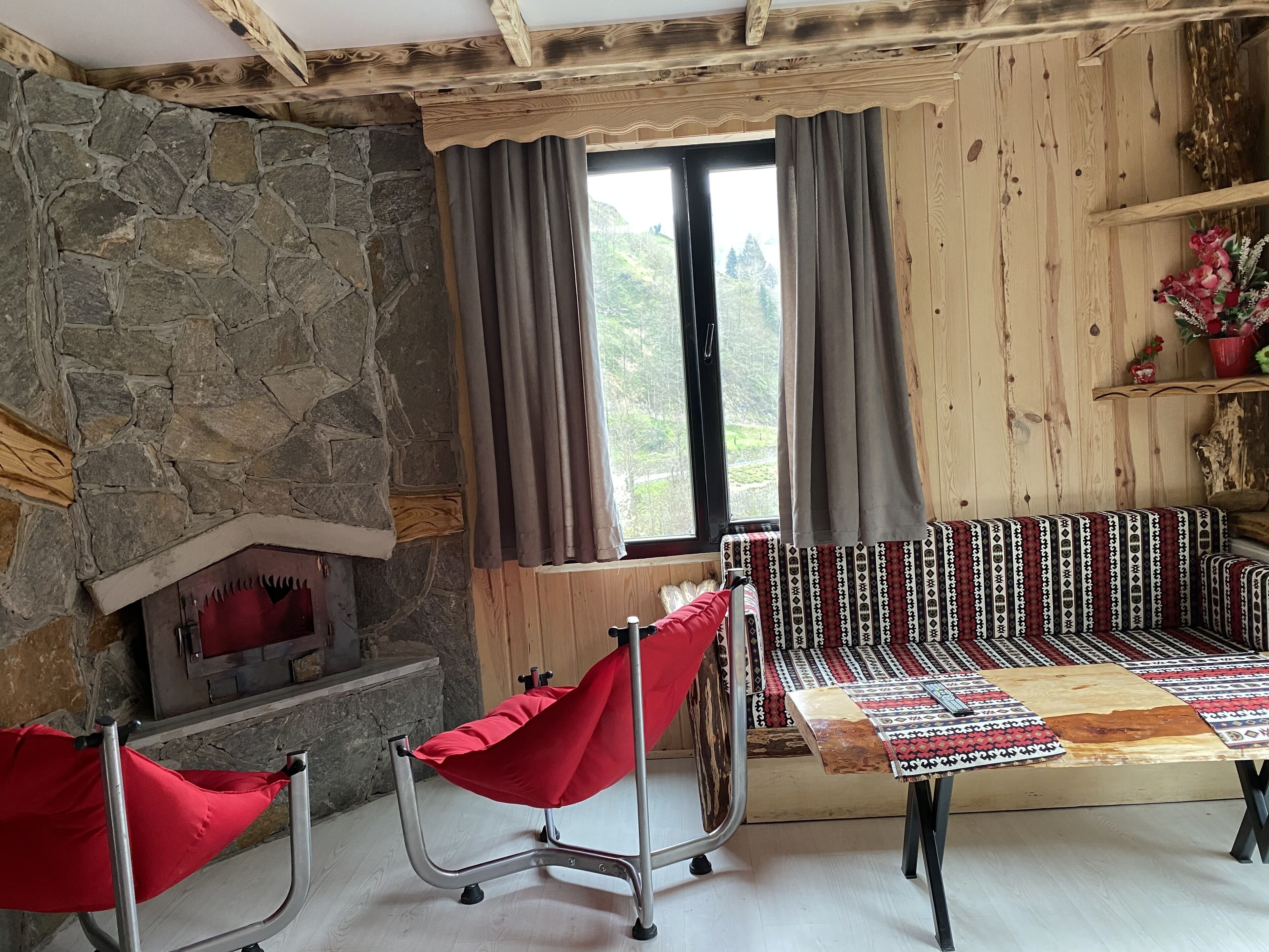 luxury room, valley view | desk, blackout curtains, soundproofing, free wifi